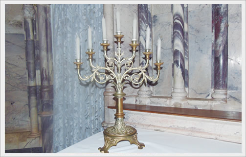 O candelabro de sete velas era usado no Ofício de Trevas, um dos mais marcantes na celebração da Semana Santa.