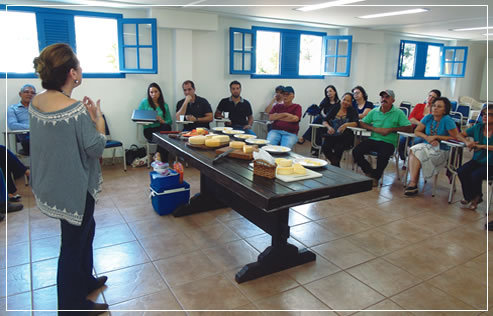 Vani Pedrosa (apresentação dos produtores no Engenho) umas das idealizadoras do Projeto “Primórdios da Cozinha Mineira”, que tem a queijaria como o seu quinto pilar.